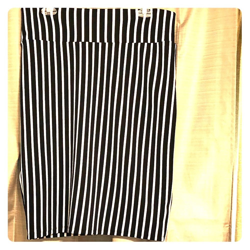 LuLaRoe Black and White Cassie Skirt